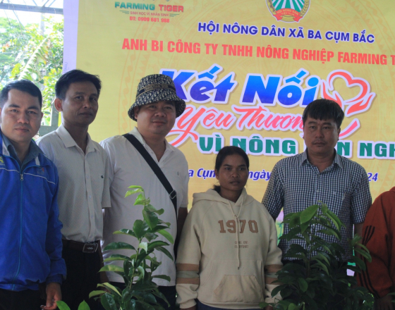 Farming Tiger đồng tài trợ tặng 300 cây giống mãng cầu Thái cho các hộ dân tộc Raglai ở huyện Khánh Sơn tỉnh Khách Hoà.